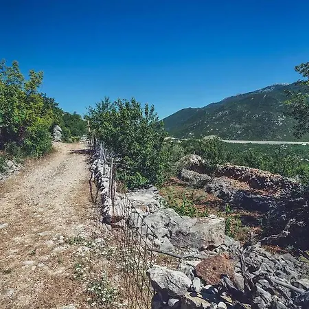 Robinson Haus Ivan No Electricity Μακάρσκα