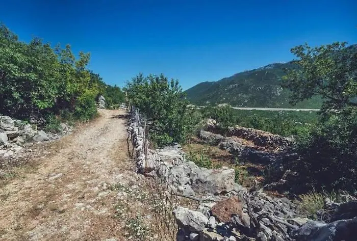 Robinson Haus Ivan No Electricity Chalet